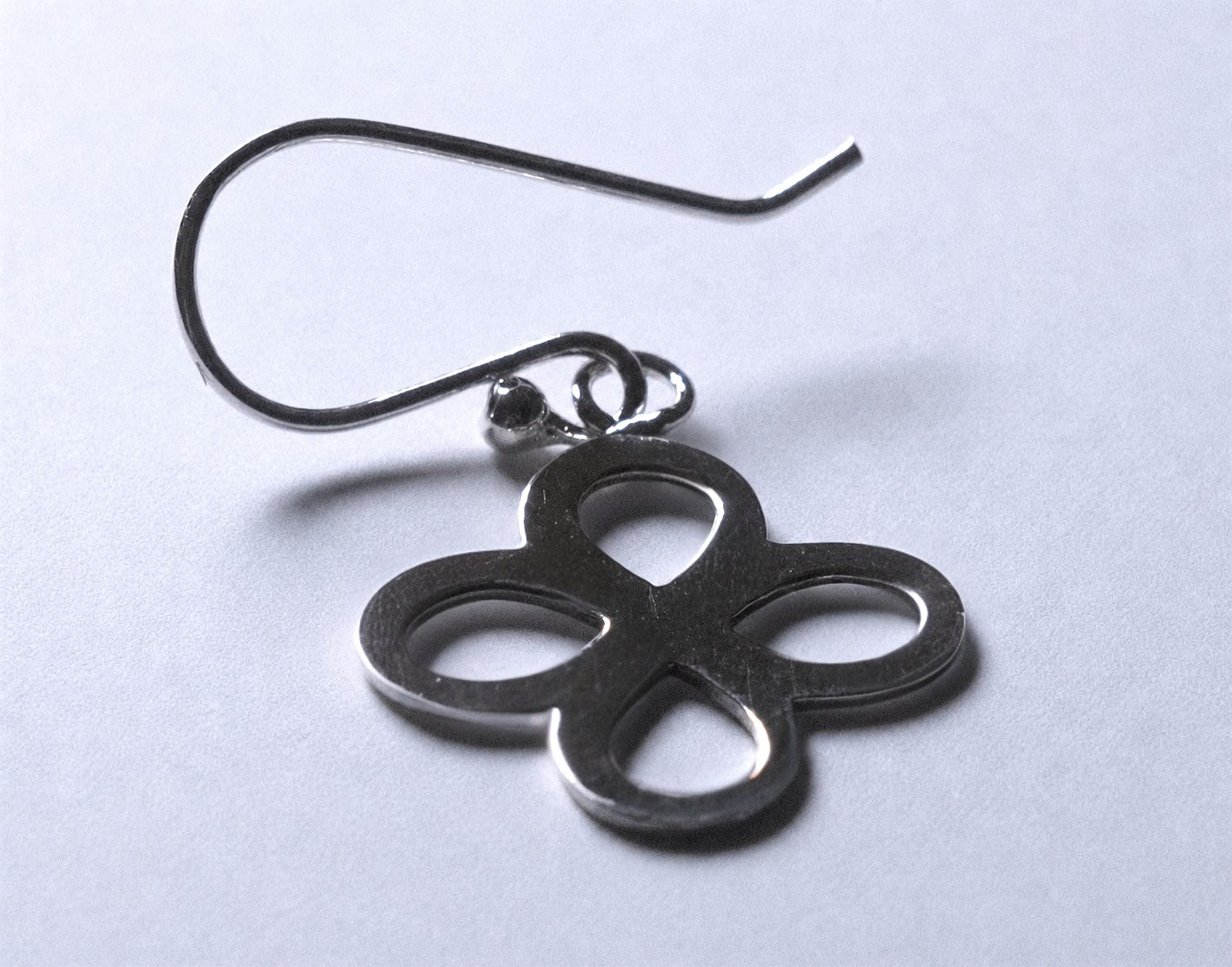 Open clover sterling silver earring