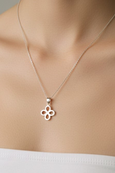 Clover Petal Pendant Necklace